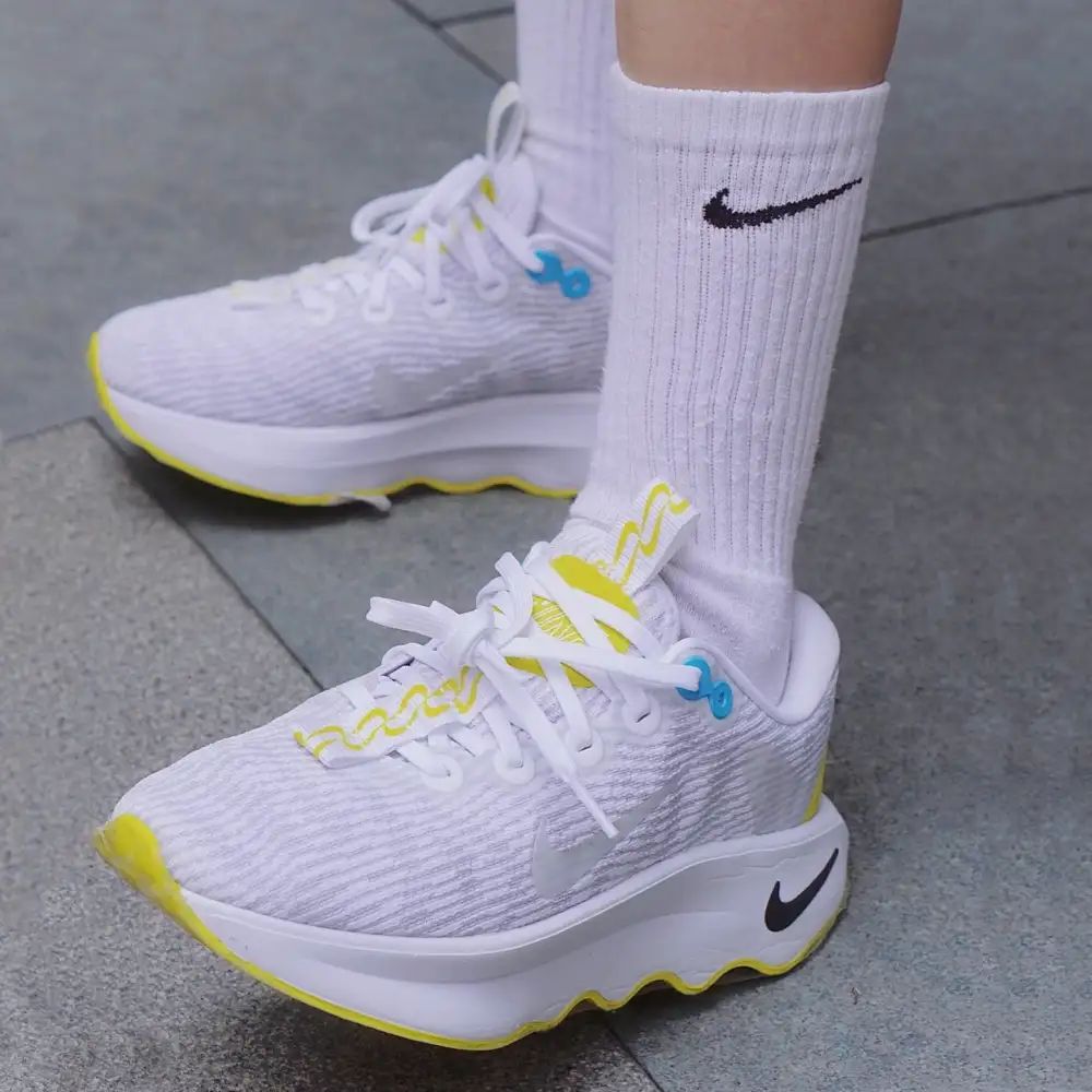 NIKE ZOOM MOTIVA