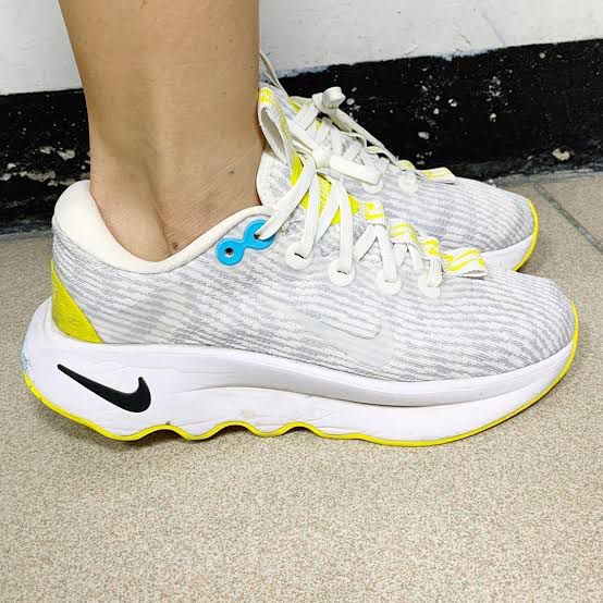 NIKE ZOOM MOTIVA