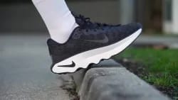 NIKE ZOOM MOTIVA