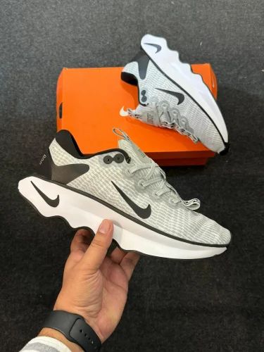 NIKE ZOOM MOTIVA